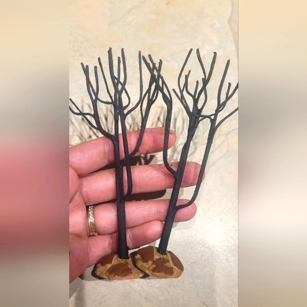 2 Lemax Halloween Dry Tress